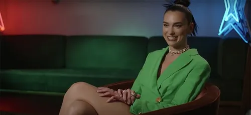 "L’histoire derrière le concert" :  Dua Lipa dévoile les coulisses...
