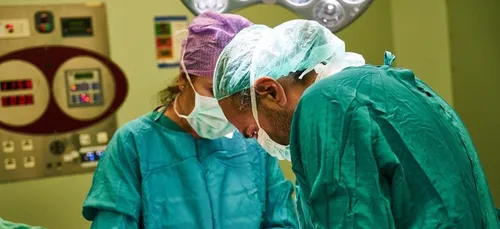 Le faux étudiant en médecine s’invitait au bloc opératoire à Paris