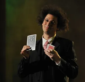 En Essonne, trois villes se paient Eric Antoine