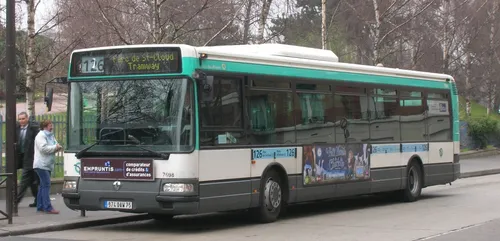 Paris : le chauffeur de bus fait un malaise, dix blessés sur la...