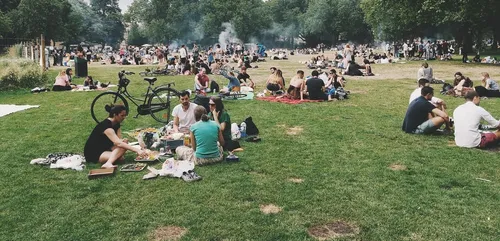 COVID : les groupes de plus de 6 personnes interdits partout en France