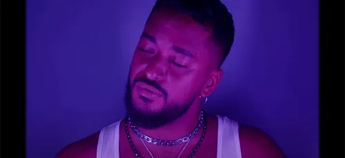 Slimane dévoile une nouvelle reprise avec "Si t'étais là" de Louane...