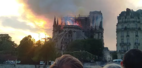 Incendie de Notre-Dame : des vidéos amateurs recherchées pour le...