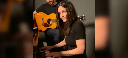 Justin Bieber : quand Courteney Cox reprend son titre "Holy" (vidéo)