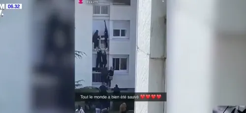 Des jeunes escaladent un mur pour sauver une famille en proie aux...