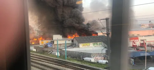 RER B : important incendie en cours, le trafic perturbé
