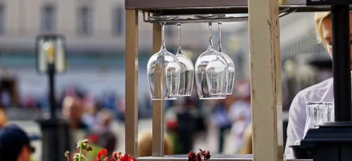 COVID : vers un déconfinement territorialisé ? La situation en...