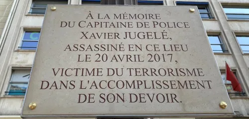 Paris : un hommage rendu ce matin à Xavier Jugelé, tué il y a...