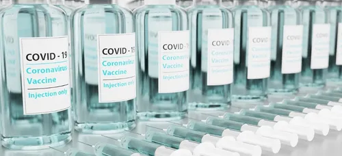 Vaccins anti-Covid : un comité scientifique sur les thromboses...