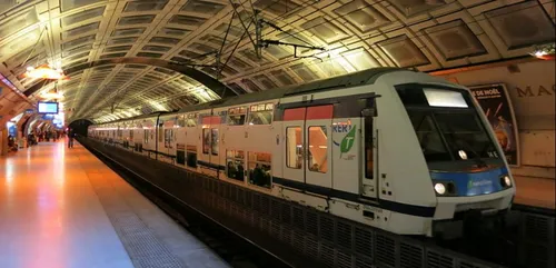 Transports : pourquoi le RER E et la ligne P ne fonctionnent pas...