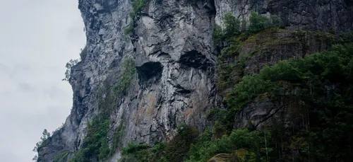 Fatigué d'être en télétravail, il installe son bureau... sur le...