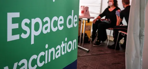 Paris : Emmanuel Macron inaugurera le nouveau centre de vaccination...