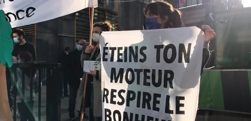 Saint-Denis : des parents inquiets d'un futur échangeur autoroutier...