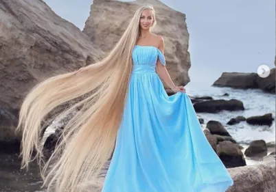 Cette femme n’a jamais coupé ses cheveux depuis l’âge de 5 ans...