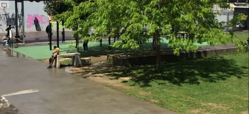 Paris : aux jardins d'Éole, les habitants face aux consommateurs de...