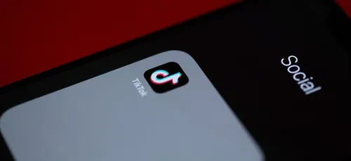 Menaces contre Mila : 13 personnes jugées pour cyberharcèlement et...