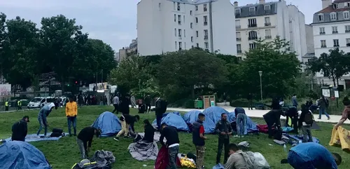 Paris : plus de 500 réfugiés mis à l’abri après l’occupation du...