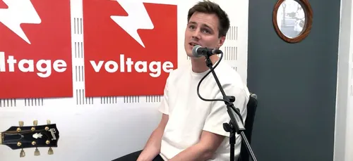 "Rather Be You" : Tom Gregory en live dans "Tout Peut Arriver à Paris"