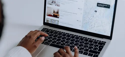 Paris : il refuse de louer son appartement sur Airbnb parce qu’ils...