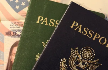 Les Européens vaccinés pourront entrer en France sans test PCR, pas...