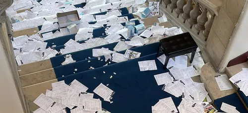 Des agents de la ville de Paris envahissent la mairie du XIIIe...