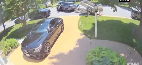 Il déverse 80.000 cents (660 euros) dans le jardin de son ex-femme...