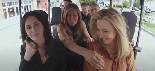 Friends : les acteurs chantent le générique dans le Carpool Karaoke...