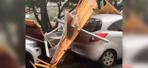 Écoles fermées, toit arraché, inondations : les orages ont laissé...