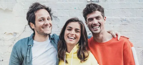 "Vrai par Vianney" : le chanteur lance sa marque de vêtements avec...