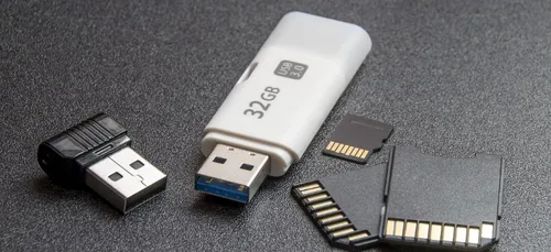 Disparition de Delphine Jubillar : une clé USB et des cartes...