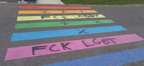 Yvelines : des tags homophobes découverts à Verneuil-sur-Seine