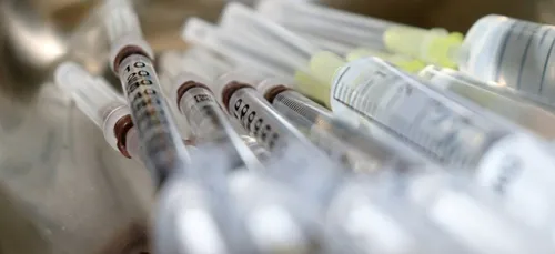 A Poissy, ils se font vacciner… pendant le match France - Portugal