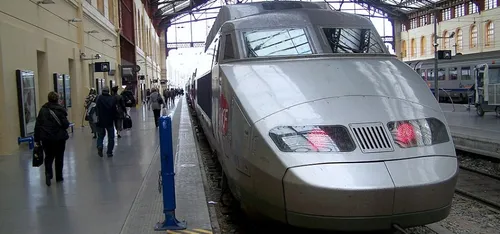 Un TGV visé par un tir d’arme à feu à son entrée à Marseille