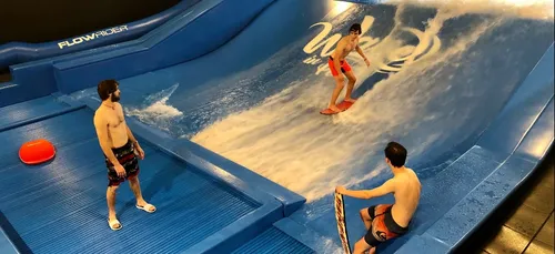 Dans le cœur de Paris, venez prendre la vague à Wave In Paris !