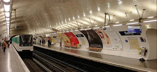 Paris : une enquête ouverte après la mort d’un homme dans le métro