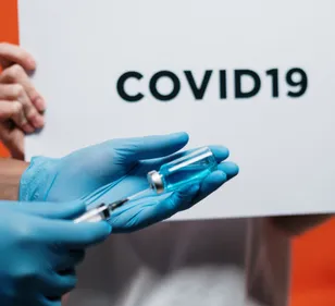 #PassSanitaire, #VaccinObligatoire…. Twitter en feu après les...