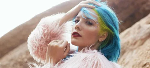 Halsey en couple : elle fait une drôle de réponse aux internautes...