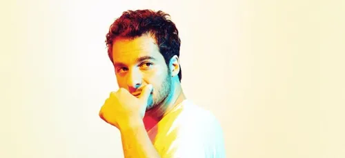 Amir : attaqué par un internaute après le maintien de son concert à...