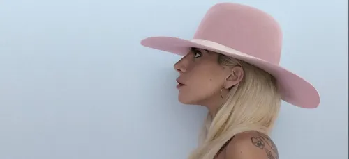 Lady Gaga : Céline Dion se déchaîne pendant son concert (Vidéo)