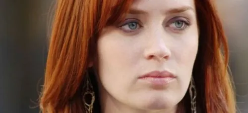 Emily Blunt : sa robe « vagin » fait le buzz sur la toile (Photos)