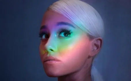 Fail : le nouveau tatouage raté d’Ariana Grande (photos)