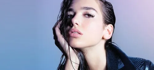 Dua Lipa dénonce le « bodyshaming » entre les femmes