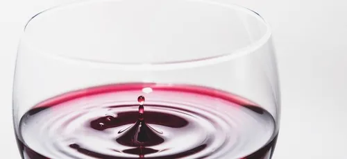 Pour perdre du poids, buvez du vin avant de dormir !