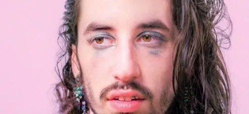 Lomepal invite un artiste en hologramme pendant ses concerts (Vidéos)