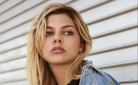 Louane change de look capillaire ! (Photos)