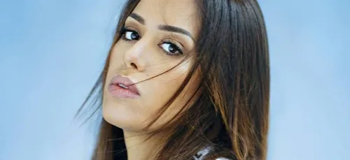 Amel Bent : victime de grossophobie, elle réplique ! (Photo)