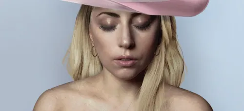 Lady Gaga assure le show avec quatre tenues au MET Gala (Photos)