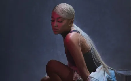 Ariana Grande : son hommage aux victimes de l'attentat de...