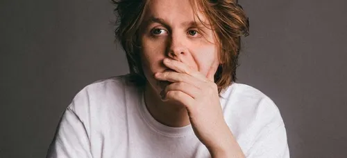 Lewis Capaldi : taclé par Noel Gallagher du groupe Oasis, il...