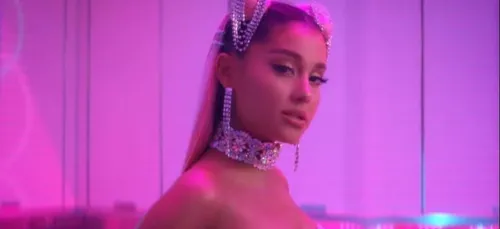 Ariana Grande accusée de plagiat par une célèbre Drag-Queen (photos)